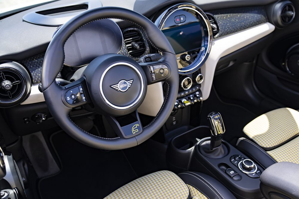 Le prototype Mini Cooper SE Cabrio allie mobilité électrique et conduite à ciel ouvert