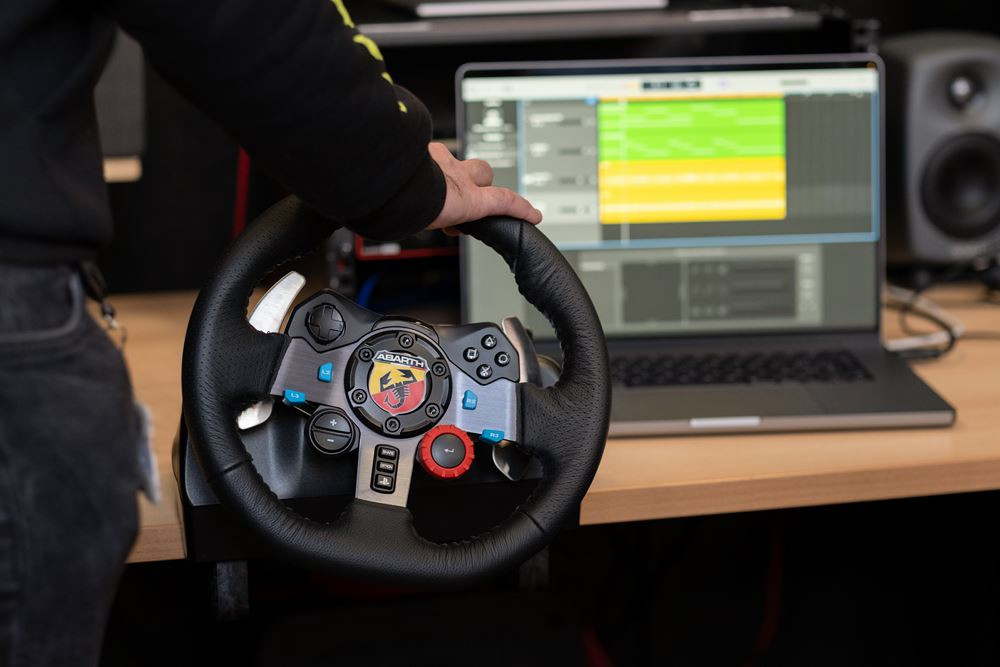 Le générateur de son transforme l'Abarth 500e électrique en un petite bolide rugissant