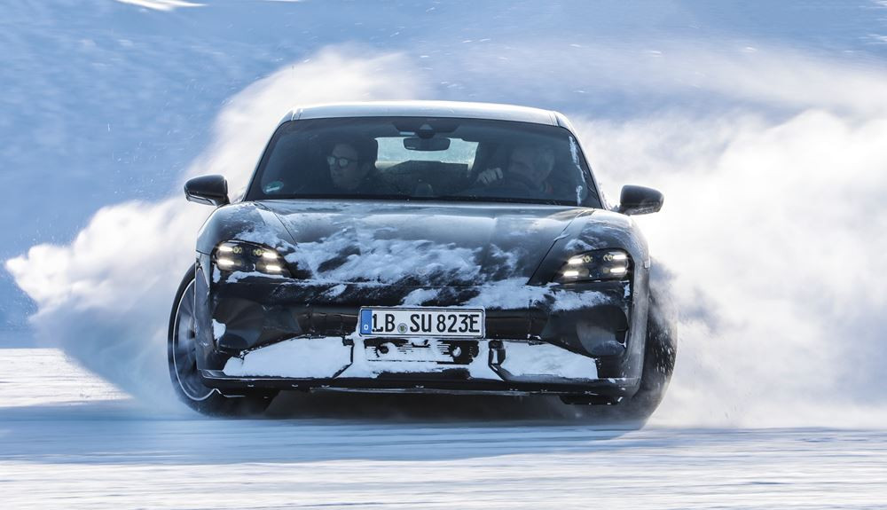 Le Porsche Taycan revisité maîtrise une dernière batterie d'essais intensifs