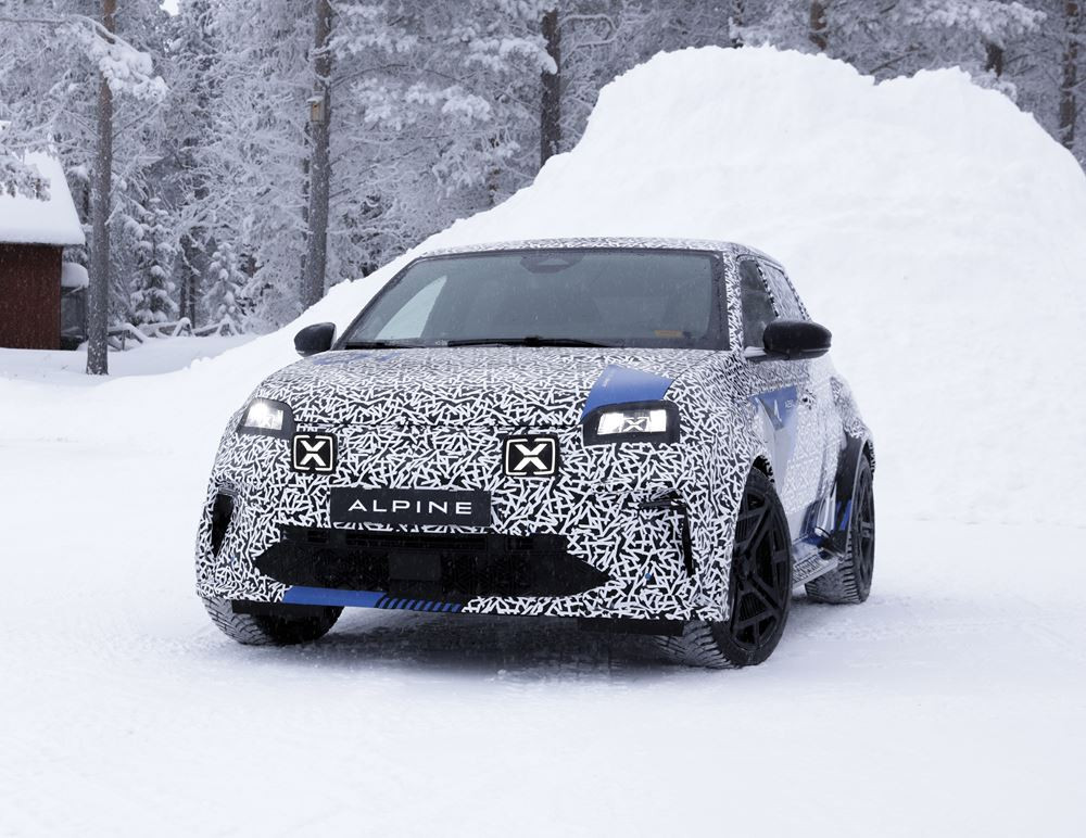 La sportive électrique Alpine A290 effectue ses premiers tours de roues au cercle polaire