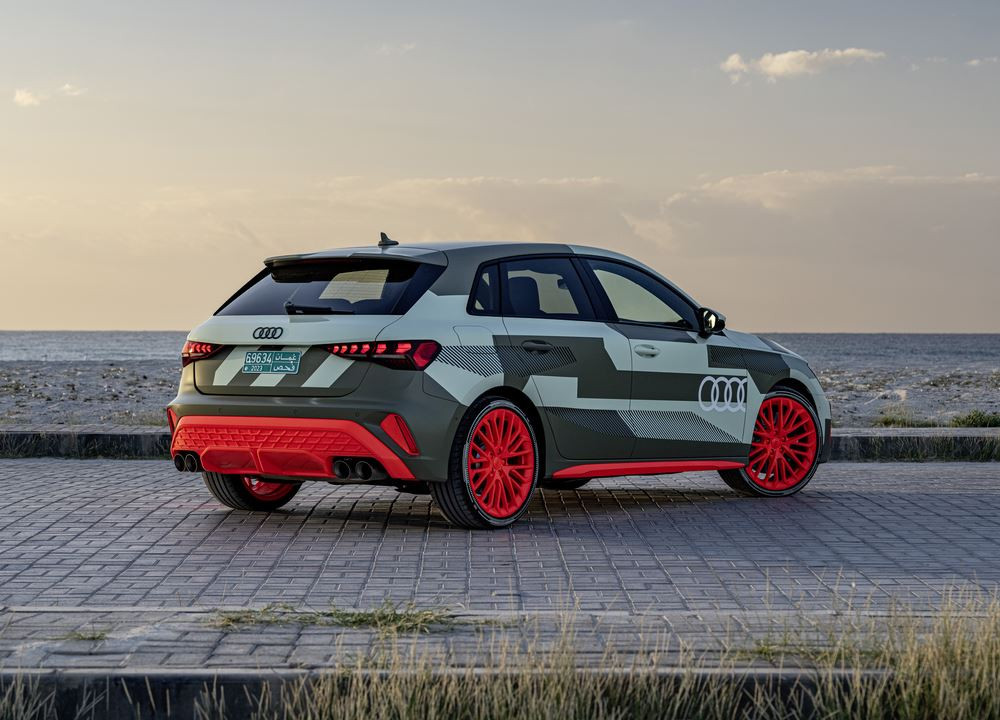 Des prototypes de l'Audi S3 mise à jour en test sur des courbes difficiles et des montagnes escarpées