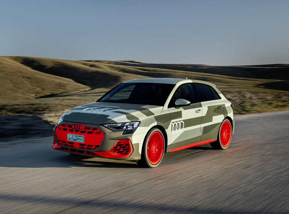 Des prototypes de l'Audi S3 mise à jour en test sur des courbes difficiles et des montagnes escarpées