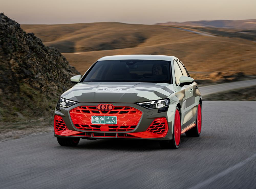 Des prototypes de l'Audi S3 mise à jour en test sur des courbes difficiles et des montagnes escarpées