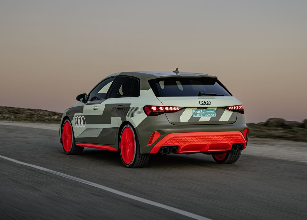 Des prototypes de l'Audi S3 mise à jour en test sur des courbes difficiles et des montagnes escarpées
