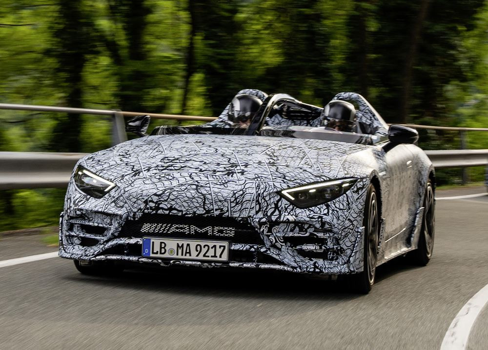 Le roadster biplace entièrement ouvert Mercedes-AMG PureSpeed en phase finale d'essai