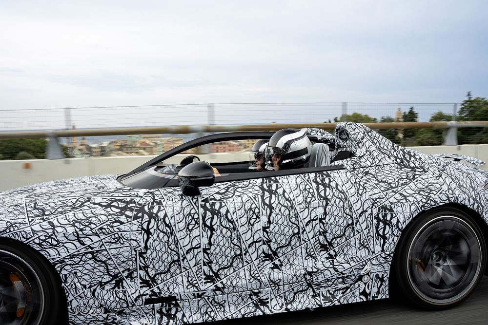 Le roadster biplace entièrement ouvert Mercedes-AMG PureSpeed en phase finale d'essai