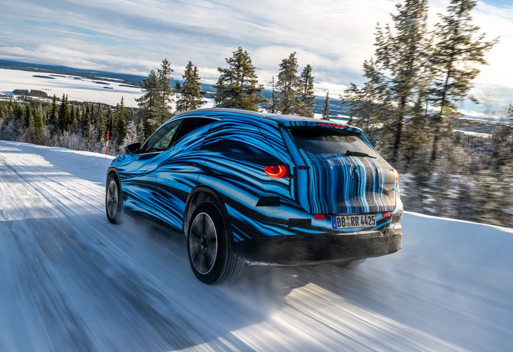 Le Mercedes-Benz GLC électrique doté de la technologie EQ en phase d'essais sous des températures négatives
