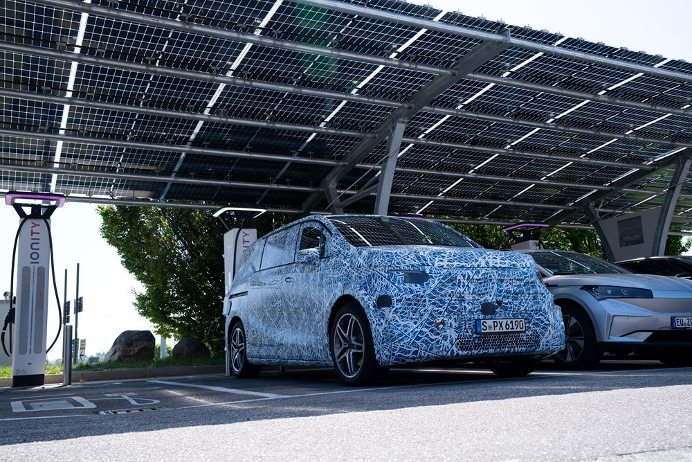 Un prototype de Mercedes-Benz VLE réalise un trajet Stuttgart-Rome de 1 090 kms avec deux courts arrêts de recharge