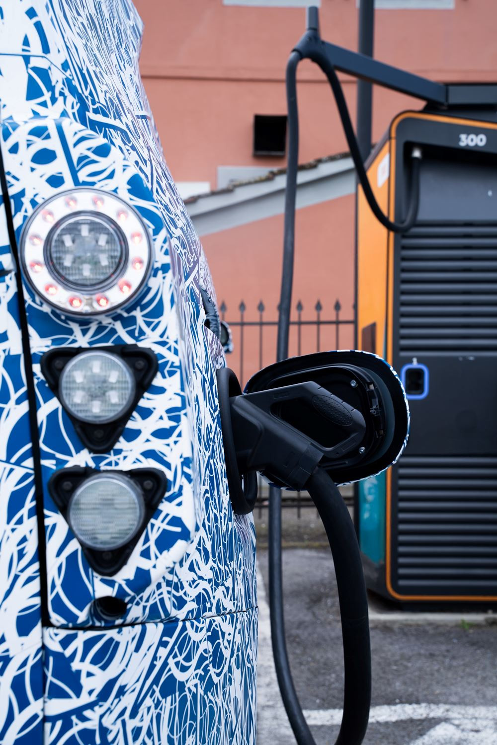 Un prototype de Mercedes-Benz VLE réalise un trajet Stuttgart-Rome de 1 090 kms avec deux courts arrêts de recharge