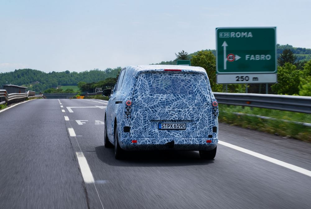 Un prototype de Mercedes-Benz VLE réalise un trajet Stuttgart-Rome de 1 090 kms avec deux courts arrêts de recharge