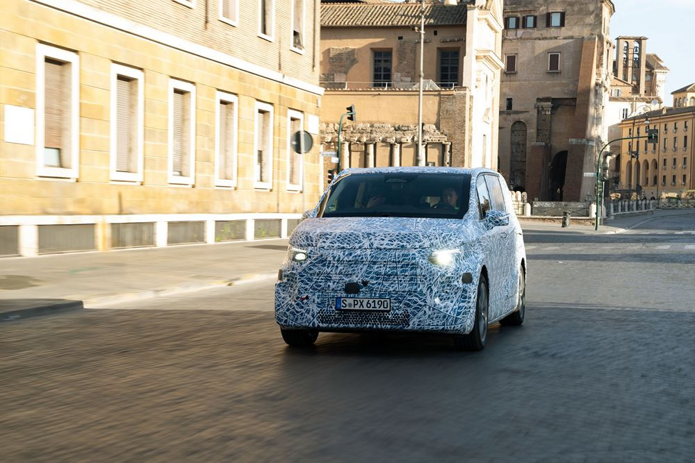 Un prototype de Mercedes-Benz VLE réalise un trajet Stuttgart-Rome de 1 090 kms avec deux courts arrêts de recharge