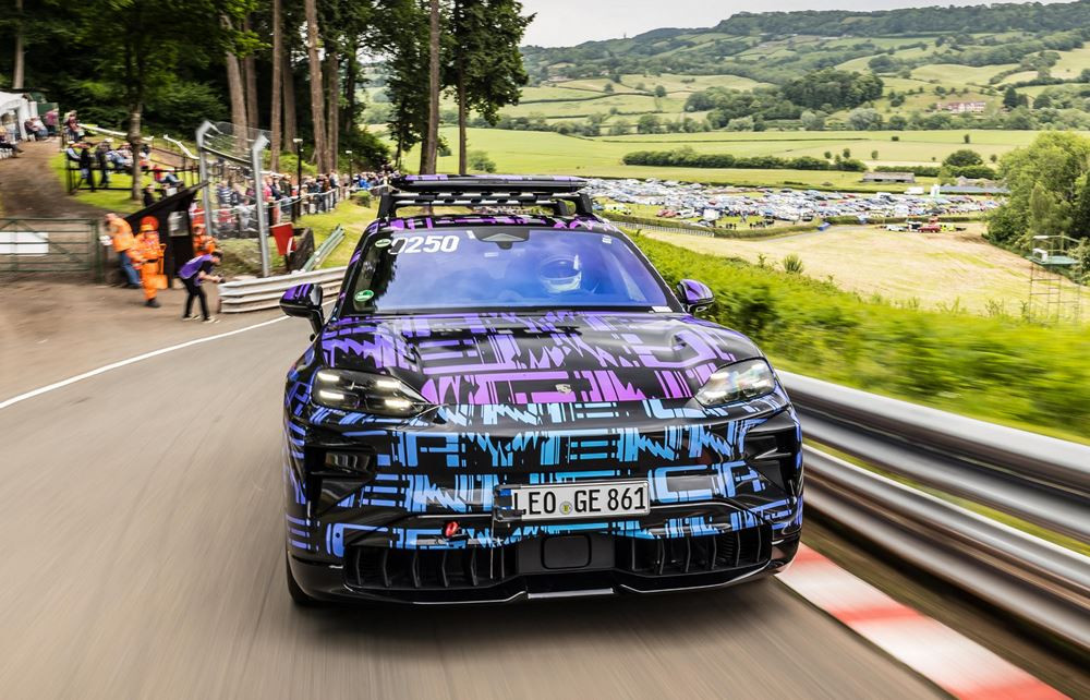 Les essais sur route du Porsche Cayenne Electric camouflé battent leur plein