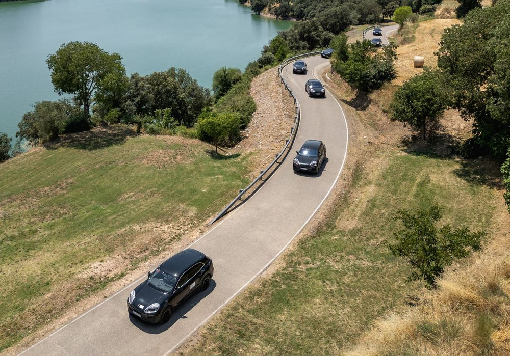 Les prototypes de Porsche Cayenne Electric poussés à leurs limites par temps glacial et caniculaire
