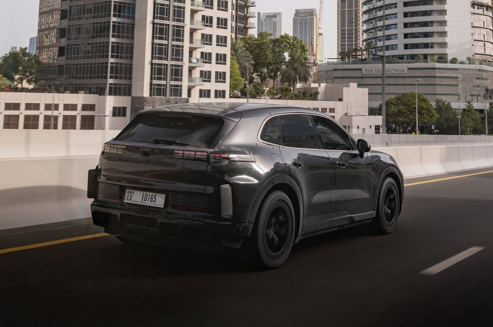 Les prototypes de Porsche Cayenne Electric poussés à leurs limites par temps glacial et caniculaire