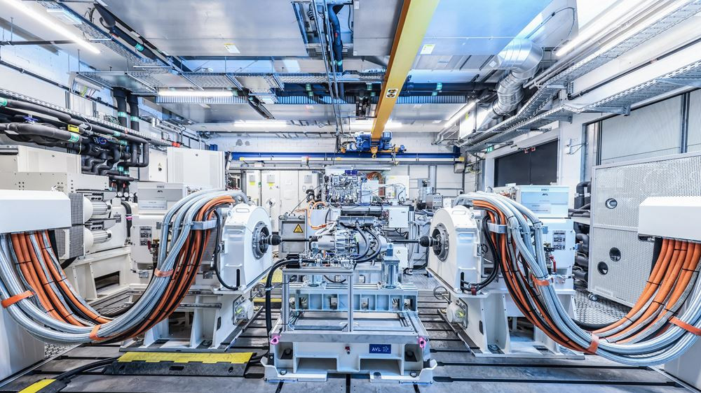 Les prototypes de Porsche Cayenne Electric poussés à leurs limites par temps glacial et caniculaire
