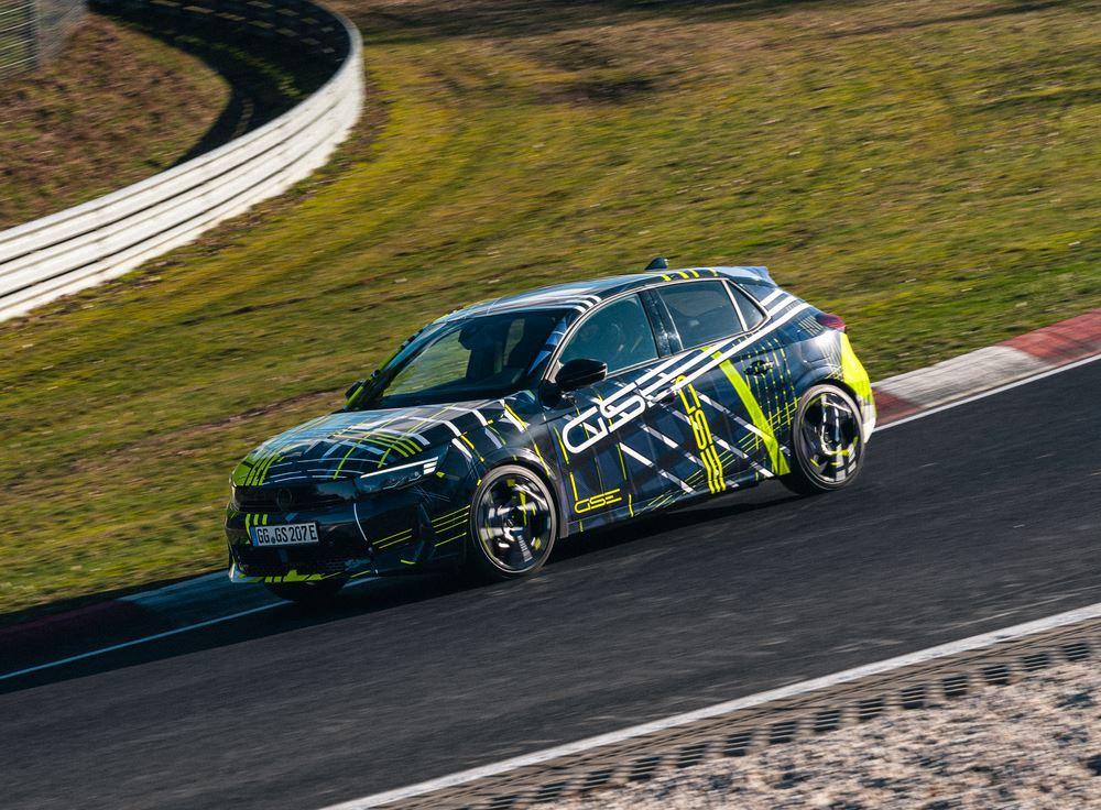 L'Opel Corsa GSE électrique orientée performance en phase de tests intensifs