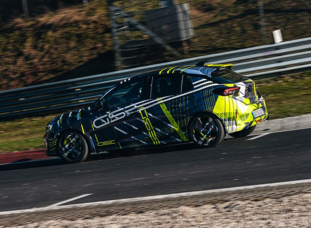L'Opel Corsa GSE électrique orientée performance en phase de tests intensifs