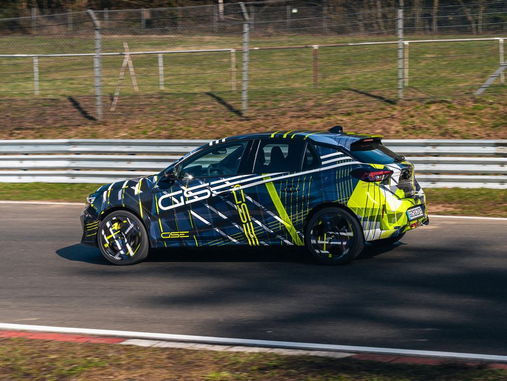 L'Opel Corsa GSE électrique orientée performance en phase de tests intensifs
