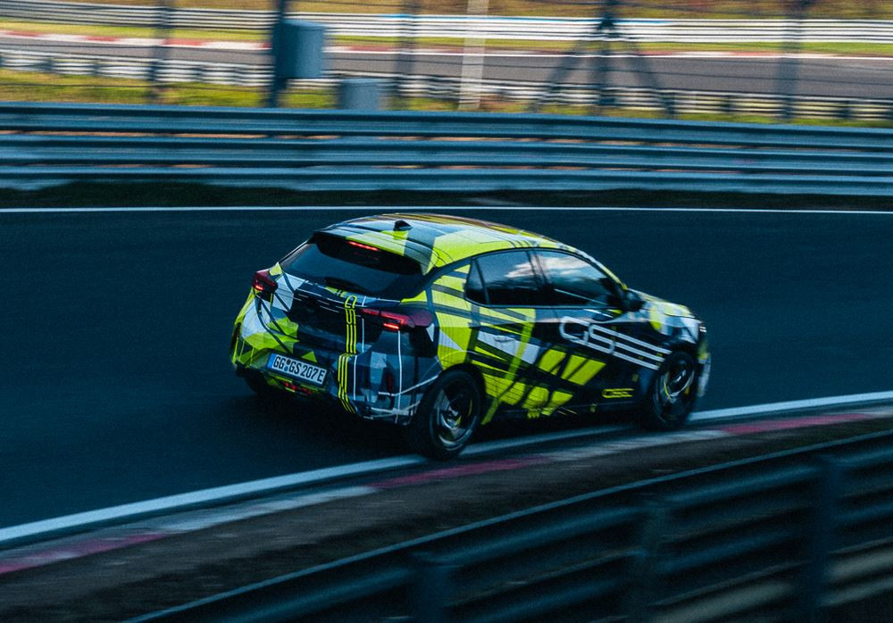 L'Opel Corsa GSE électrique orientée performance en phase de tests intensifs