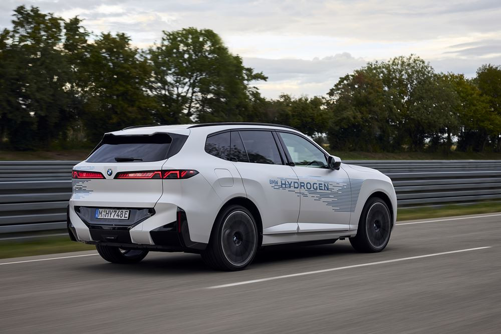 La BMW iX5 Hydrogen à pile à combustible à hydrogène soumis à un programme d'essais complet