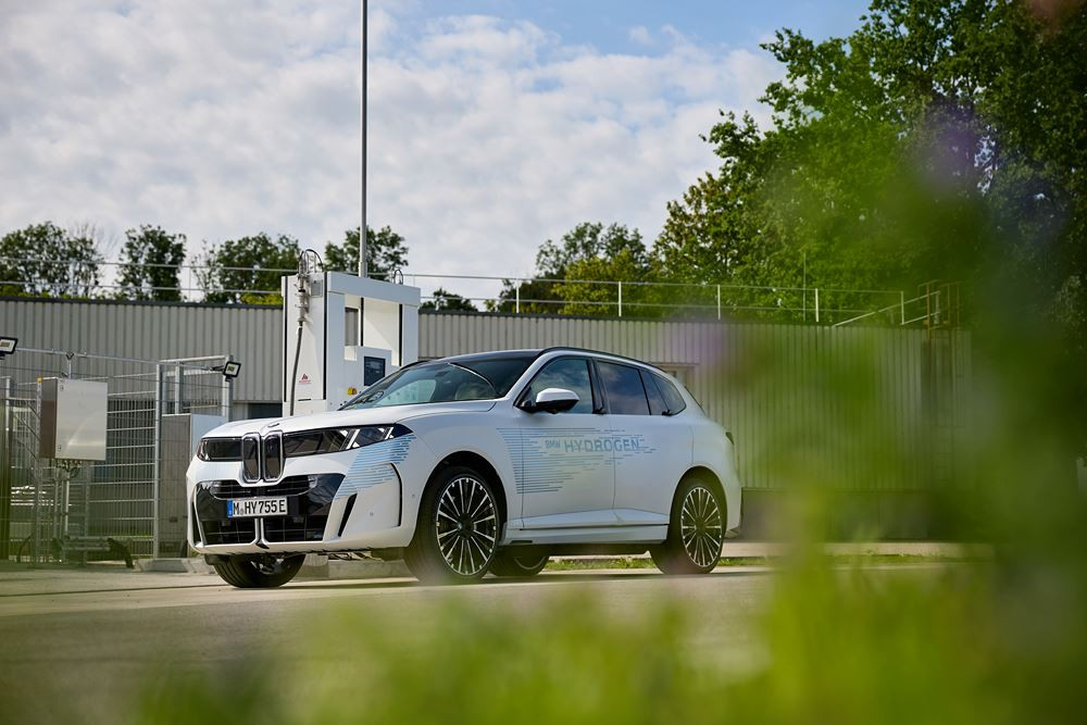 La BMW iX5 Hydrogen à pile à combustible à hydrogène soumis à un programme d'essais complet