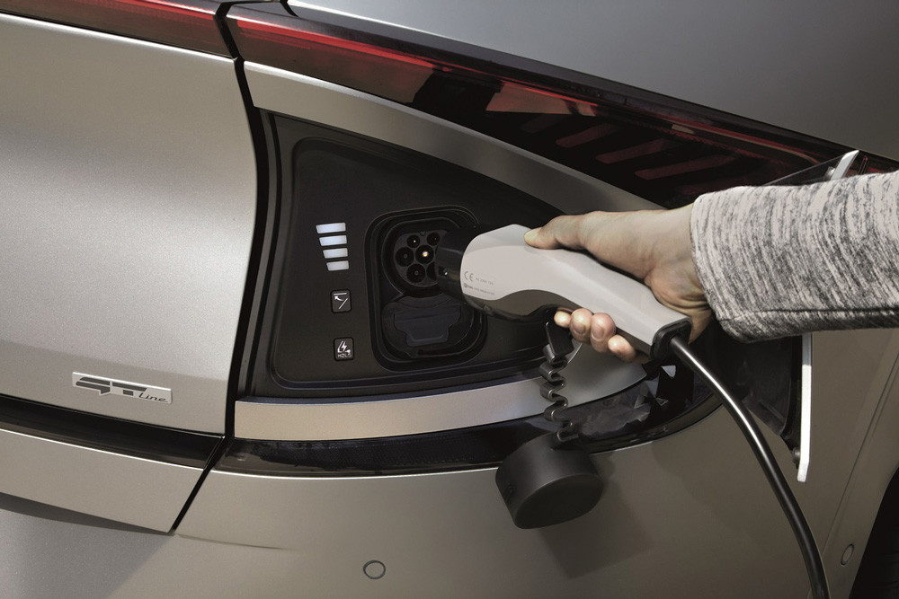 Bornes de recharge : la fin des stations-service ?