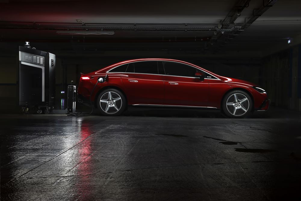 Un robot chargeur autonome pour recharger les véhicules électriques dans les parkings