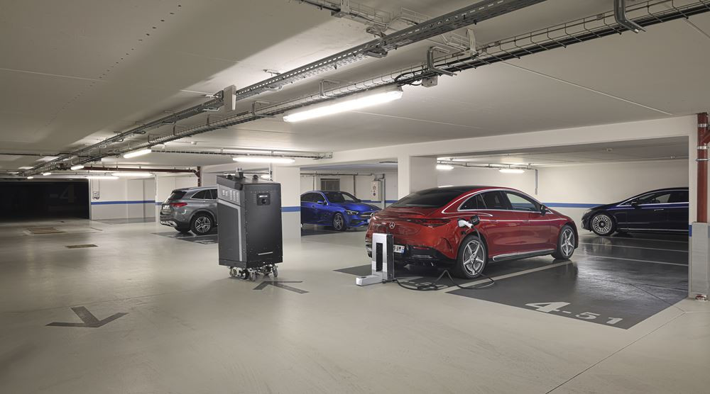 Un robot chargeur autonome pour recharger les véhicules électriques dans les parkings