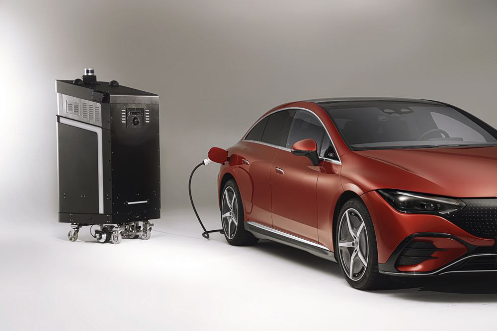 Un robot chargeur autonome pour recharger les véhicules électriques dans les parkings
