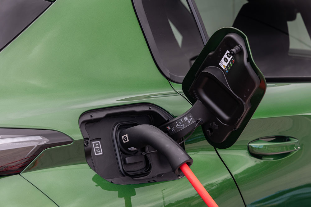 Voitures électriques. La recharge sur prise domestique entraîne