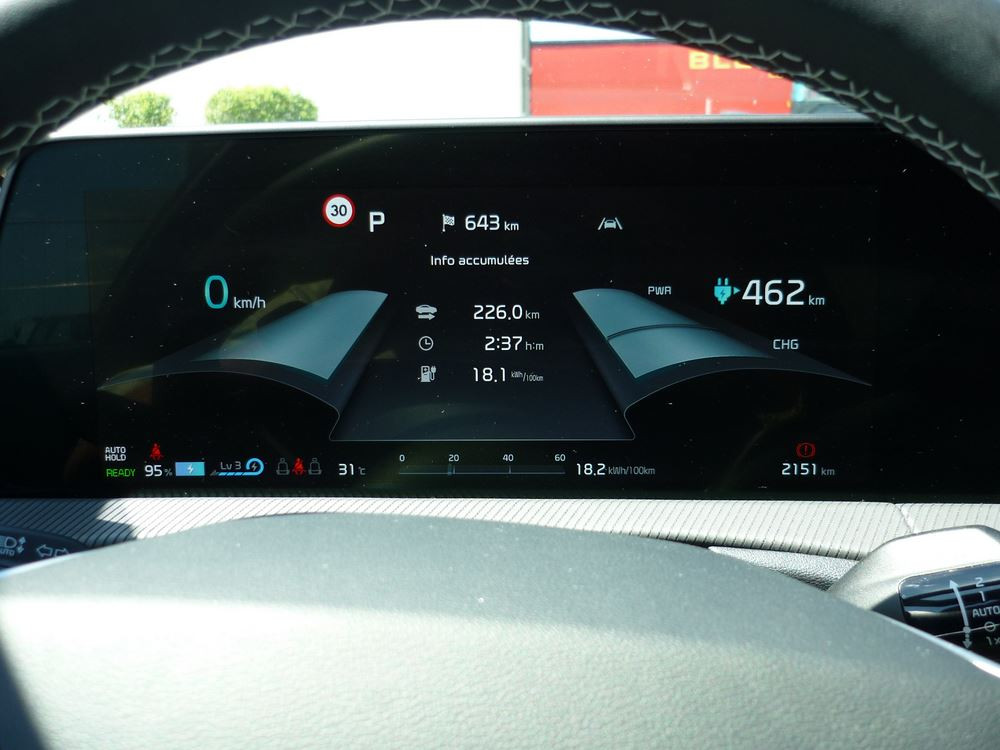 La recharge électrique rapide sur autoroute rend les trajets aussi rapides qu'en voiture thermique