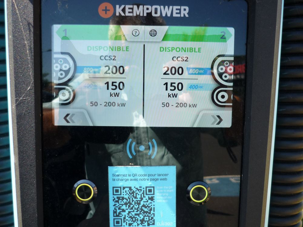 La recharge électrique rapide sur autoroute rend les trajets aussi rapides qu'en voiture thermique