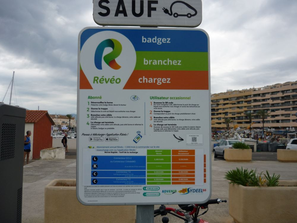 La recharge électrique rapide sur autoroute rend les trajets aussi rapides qu'en voiture thermique