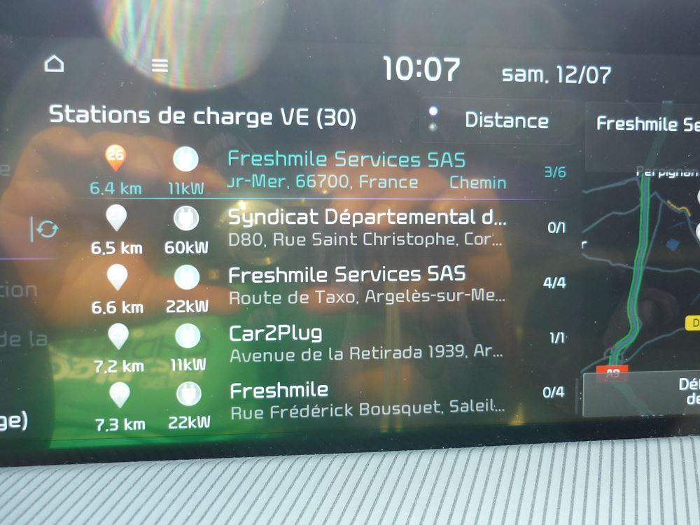 La recharge électrique rapide sur autoroute rend les trajets aussi rapides qu'en voiture thermique