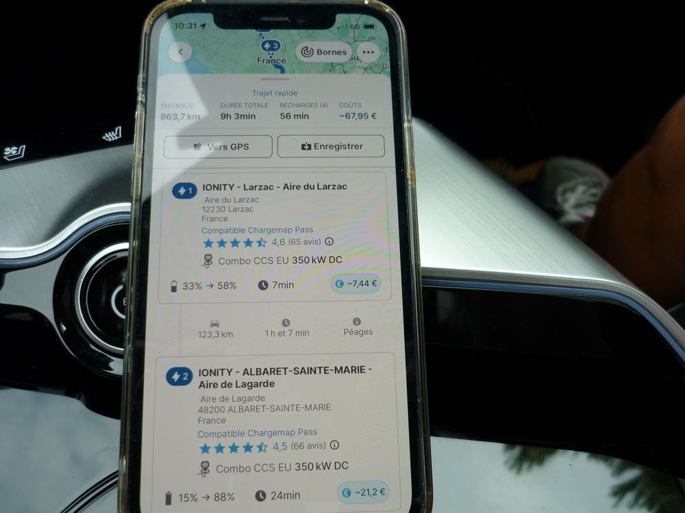 L'utilisation d'un planificateur d'itinéraire et d'une application de recharge pour détecter les anomalies de guidage