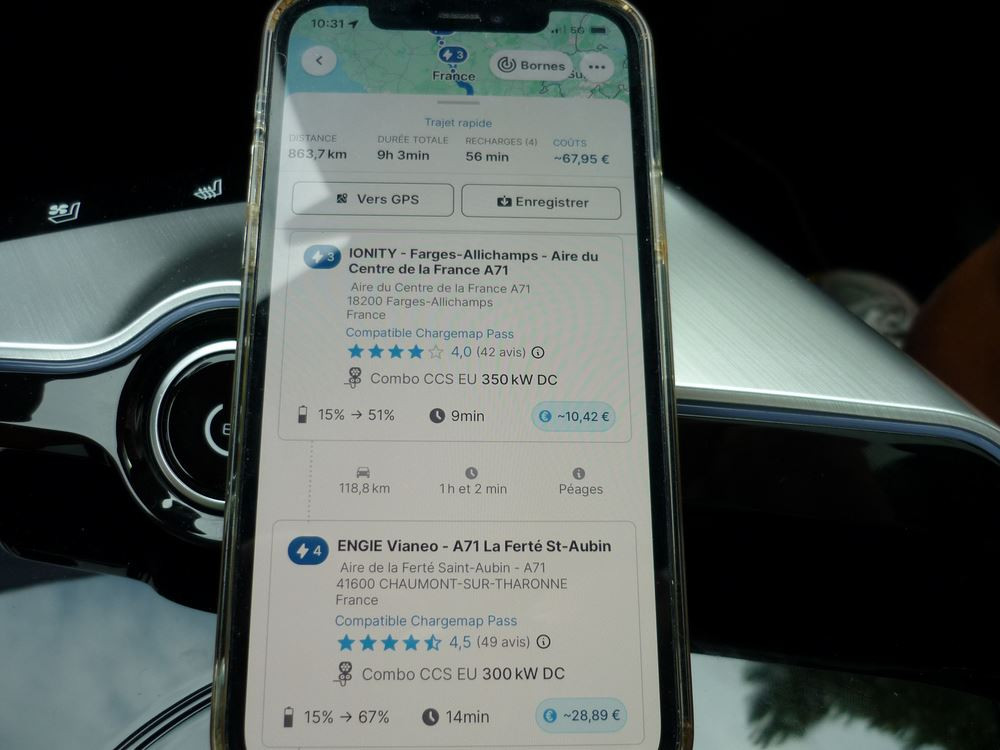 L'utilisation d'un planificateur d'itinéraire et d'une application de recharge pour détecter les anomalies de guidage