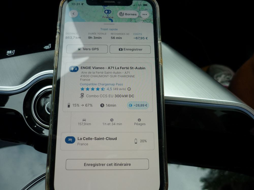 L'utilisation d'un planificateur d'itinéraire et d'une application de recharge pour détecter les anomalies de guidage