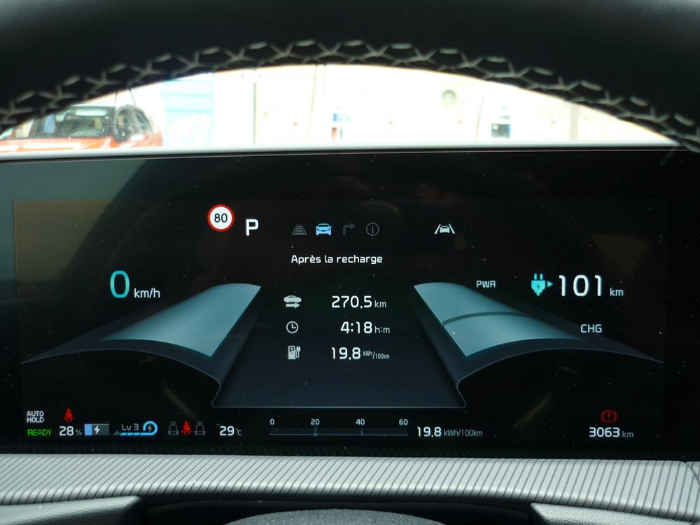 L'utilisation d'un planificateur d'itinéraire et d'une application de recharge pour détecter les anomalies de guidage