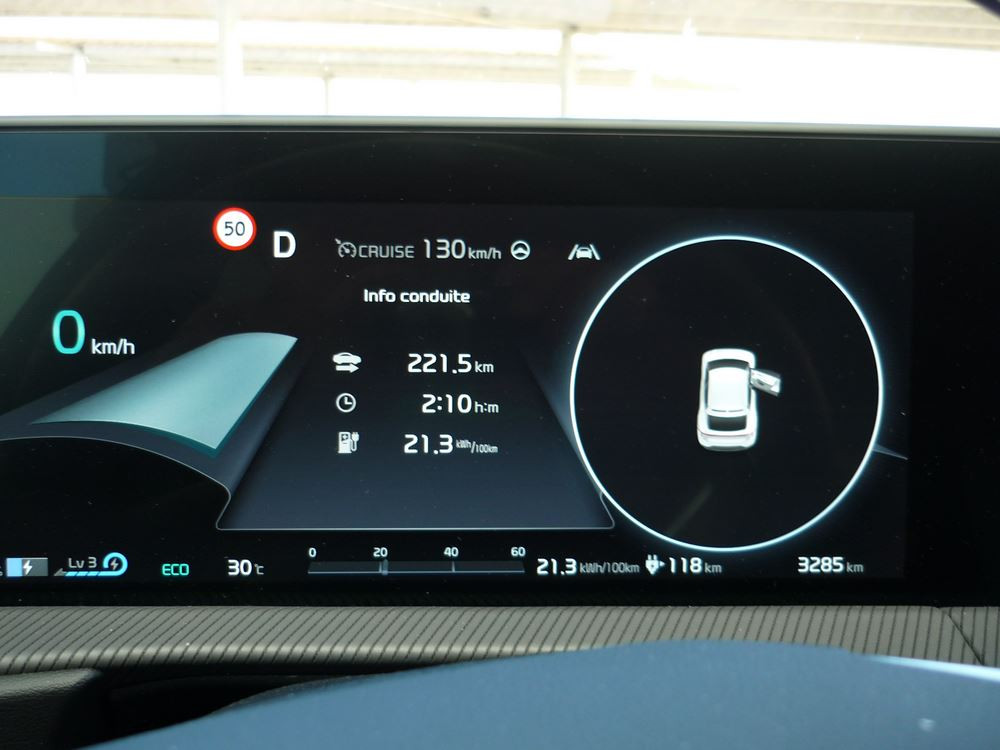 L'utilisation d'un planificateur d'itinéraire et d'une application de recharge pour détecter les anomalies de guidage