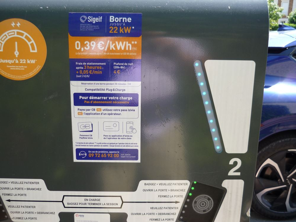L'utilisation d'un planificateur d'itinéraire et d'une application de recharge pour détecter les anomalies de guidage