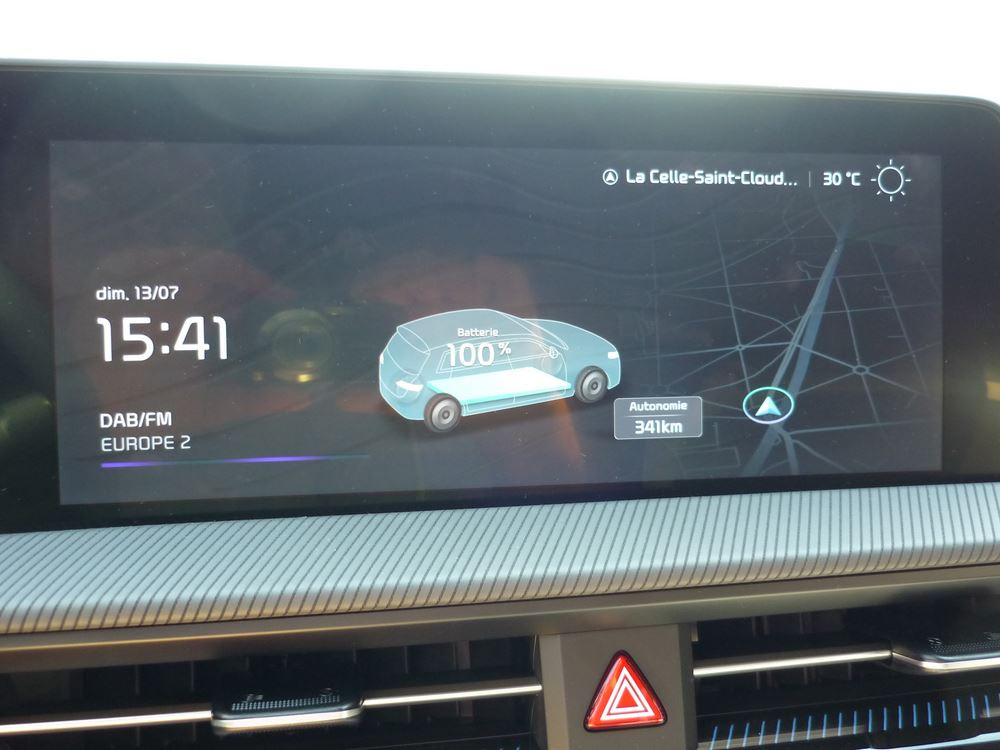 L'utilisation d'un planificateur d'itinéraire et d'une application de recharge pour détecter les anomalies de guidage