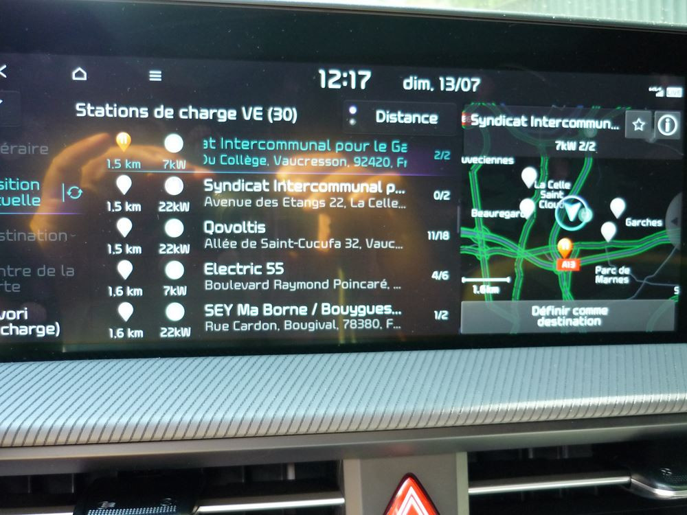 L'utilisation d'un planificateur d'itinéraire et d'une application de recharge pour détecter les anomalies de guidage
