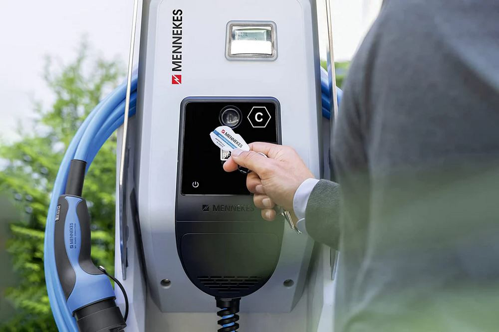 La borne de recharge Amtron Professional de Mennekes s'impose comme la borne de recharge AC de référence en 2025