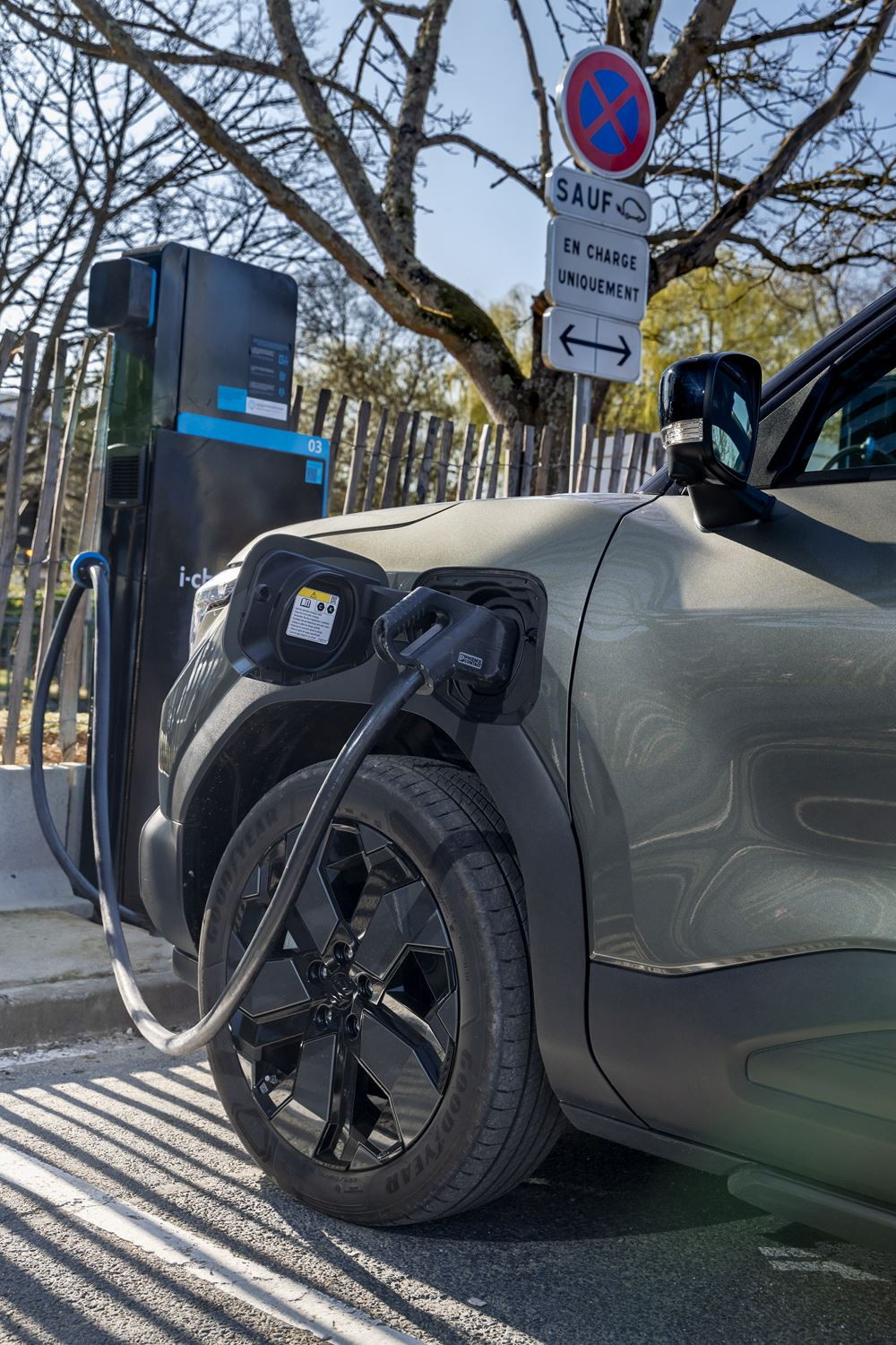 Les bornes de recharge rapides plus vulnérables aux fortes chaleurs que les bornes installées à domicile