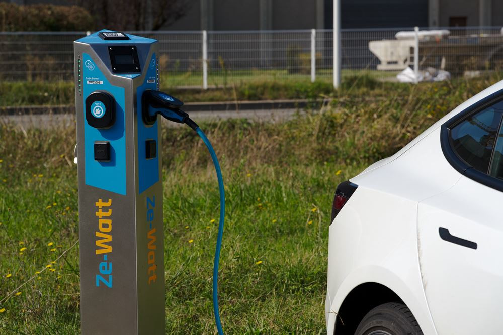 Prix opaques, charges lentes, bornes saturées : Le vrai/faux de la recharge électrique en 2026