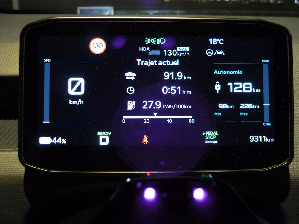 Voiture électrique: la puissance de recharge de la batterie simplifie les longs trajets