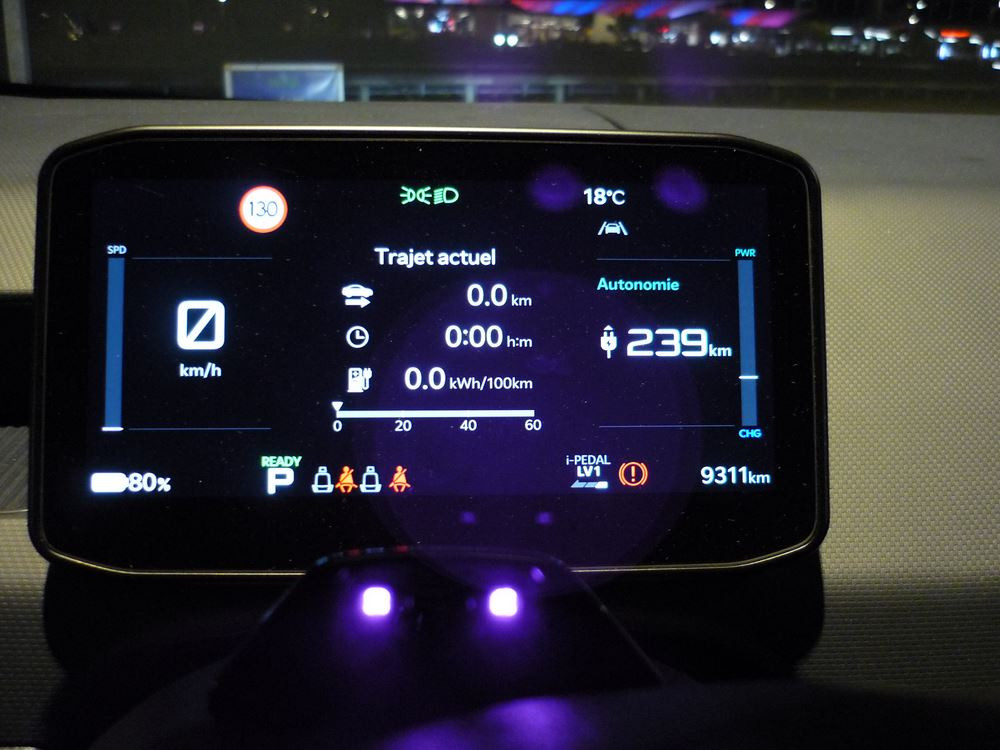 Voiture électrique: la puissance de recharge de la batterie simplifie les longs trajets
