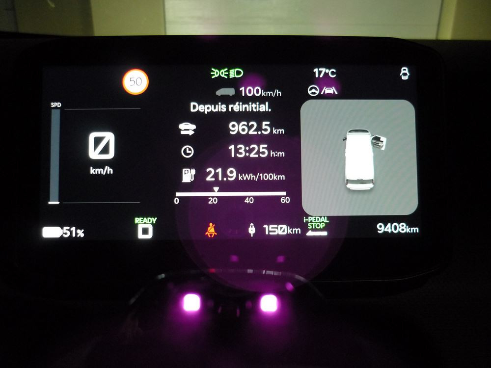Voiture électrique: la puissance de recharge de la batterie simplifie les longs trajets