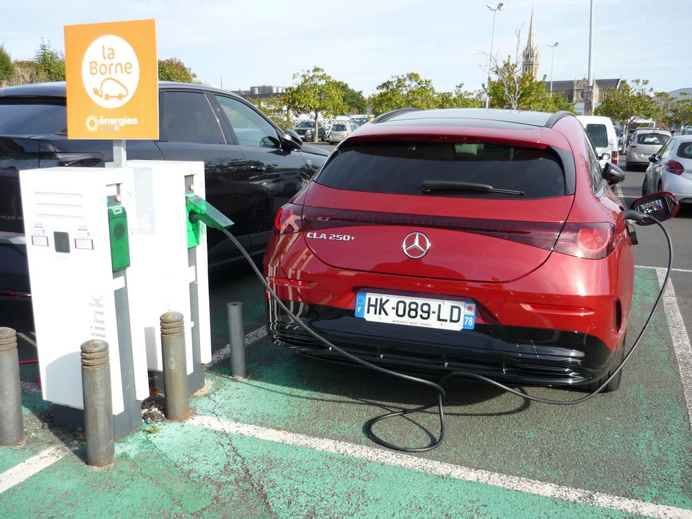 Une voiture électrique conçue sur une architecture 800 volts supprime les contraintes de l'électrique