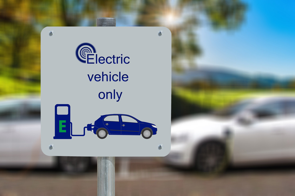 La Ligue de Défense des Conducteurs s’insurge contre la solution unique de l’électrique